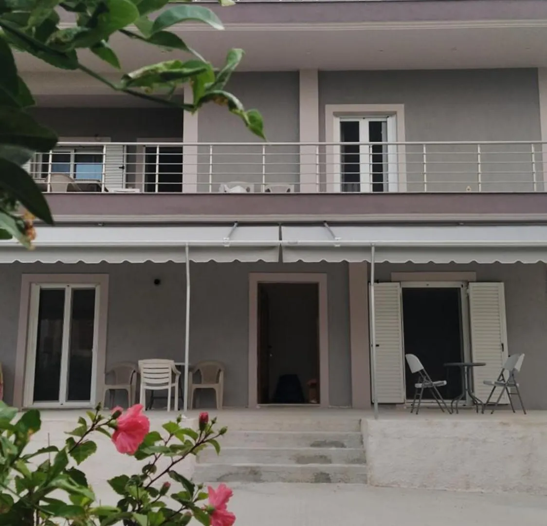 Toma'S Guest House Saranda Arnavutluk