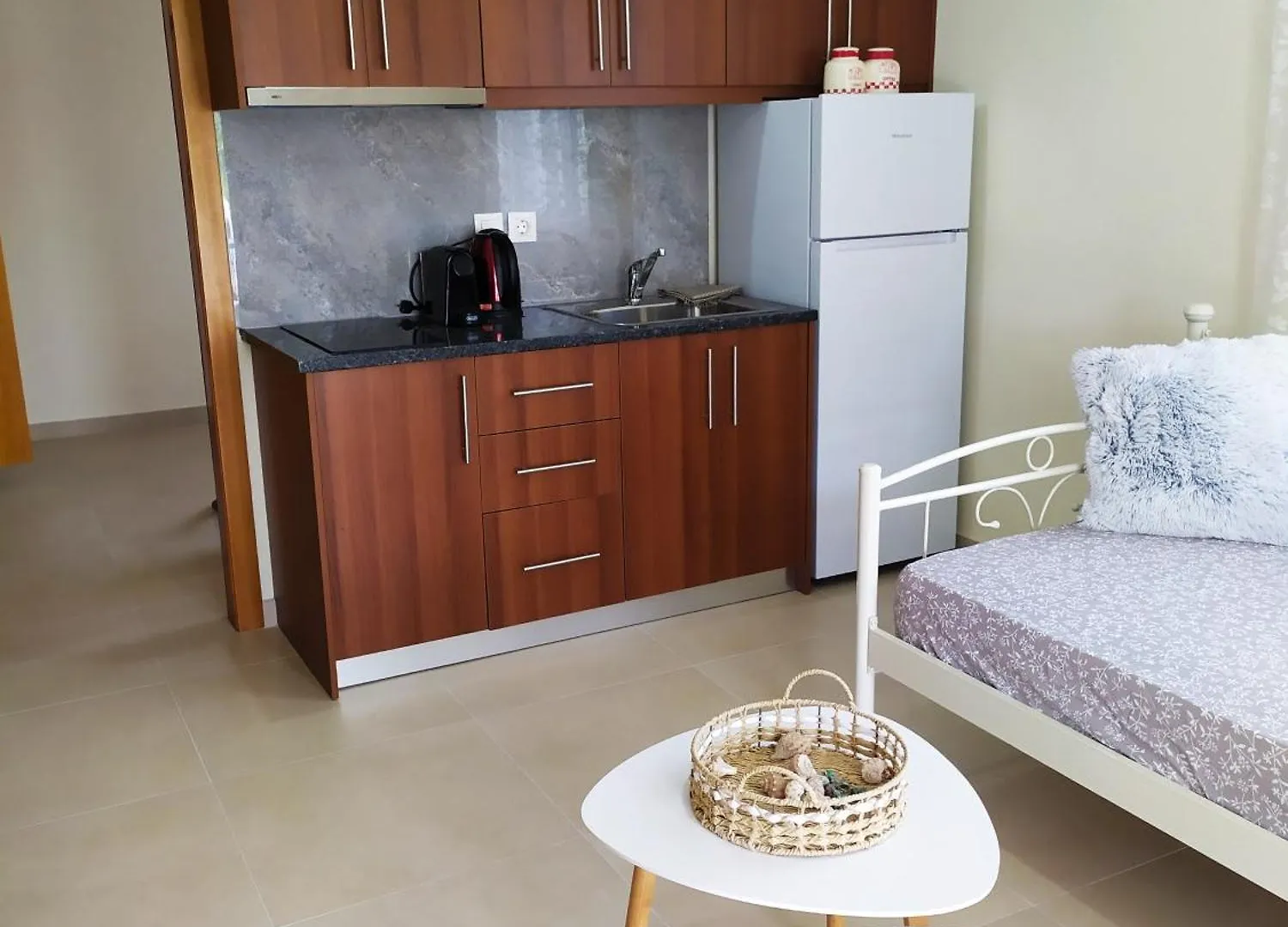 Toma'S Guest House Saranda 0*,