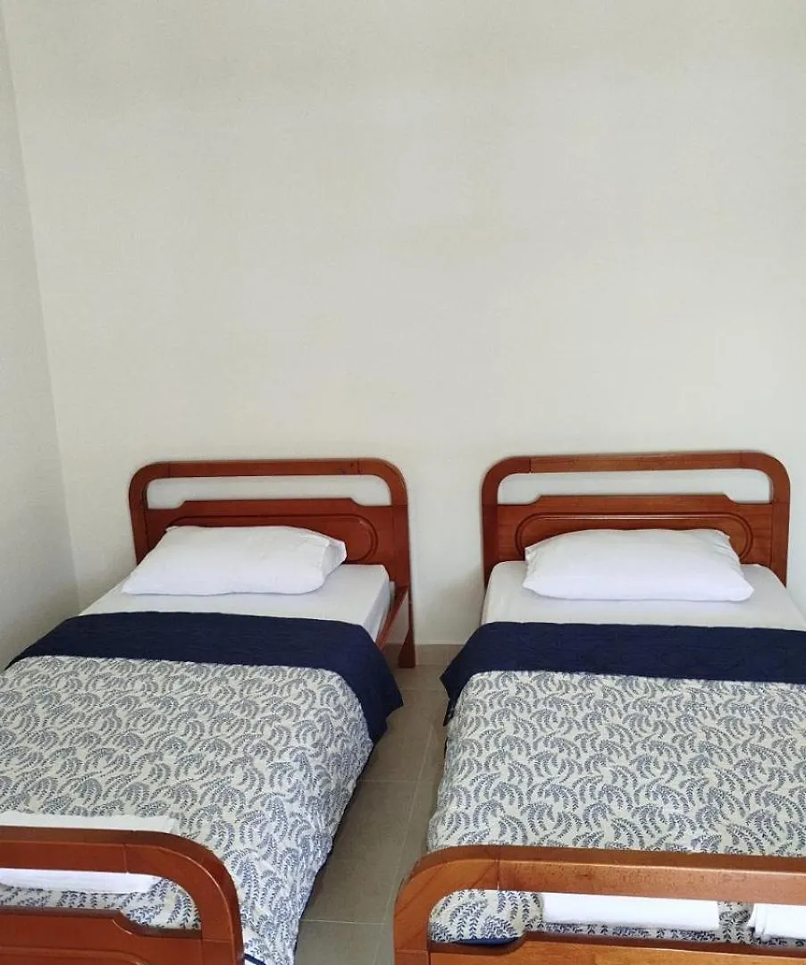 Toma'S Guest House Saranda 0*,